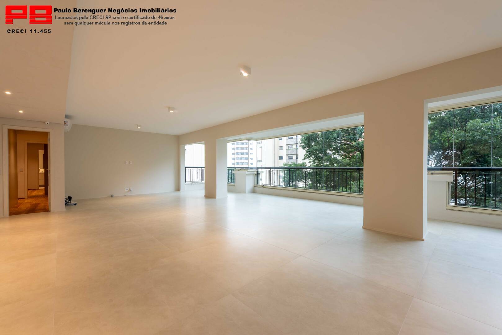 Apartamento, 3 quartos, 230 m² - Foto 1